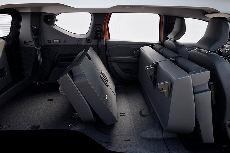 Dacia, yeni 7 kişilik modelini sahneye çıkardı