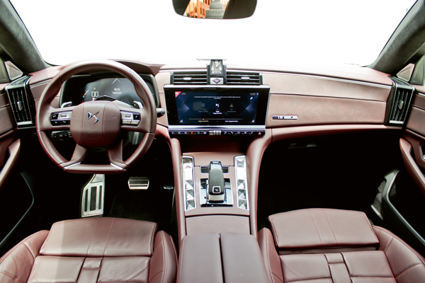 DS 9 detaylar da öne çıkıyor