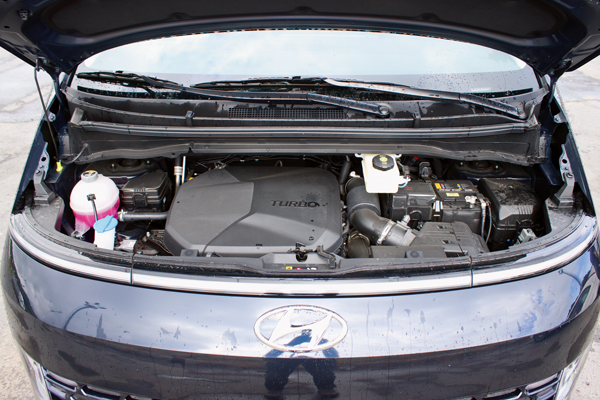 Hyundai Staria motor