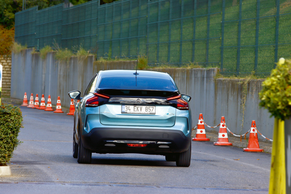 Citroen e-C4 Shine Bold konforlu sürüş