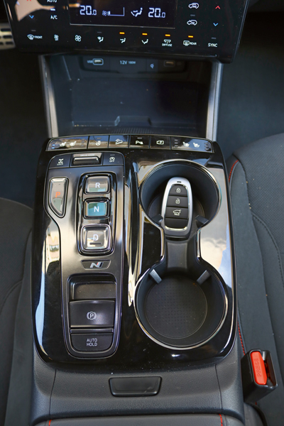 Hyundai Tucson vites konsolu