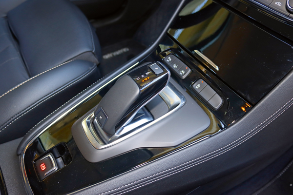 Opel Grandland vites kolu