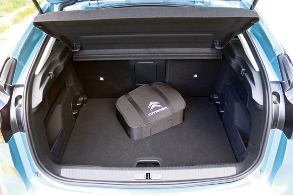 Citroen e-C4 Shine Bold yükleme alanı