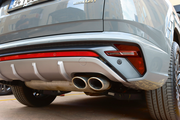 Hyundai Tucson egzoz çıkışı