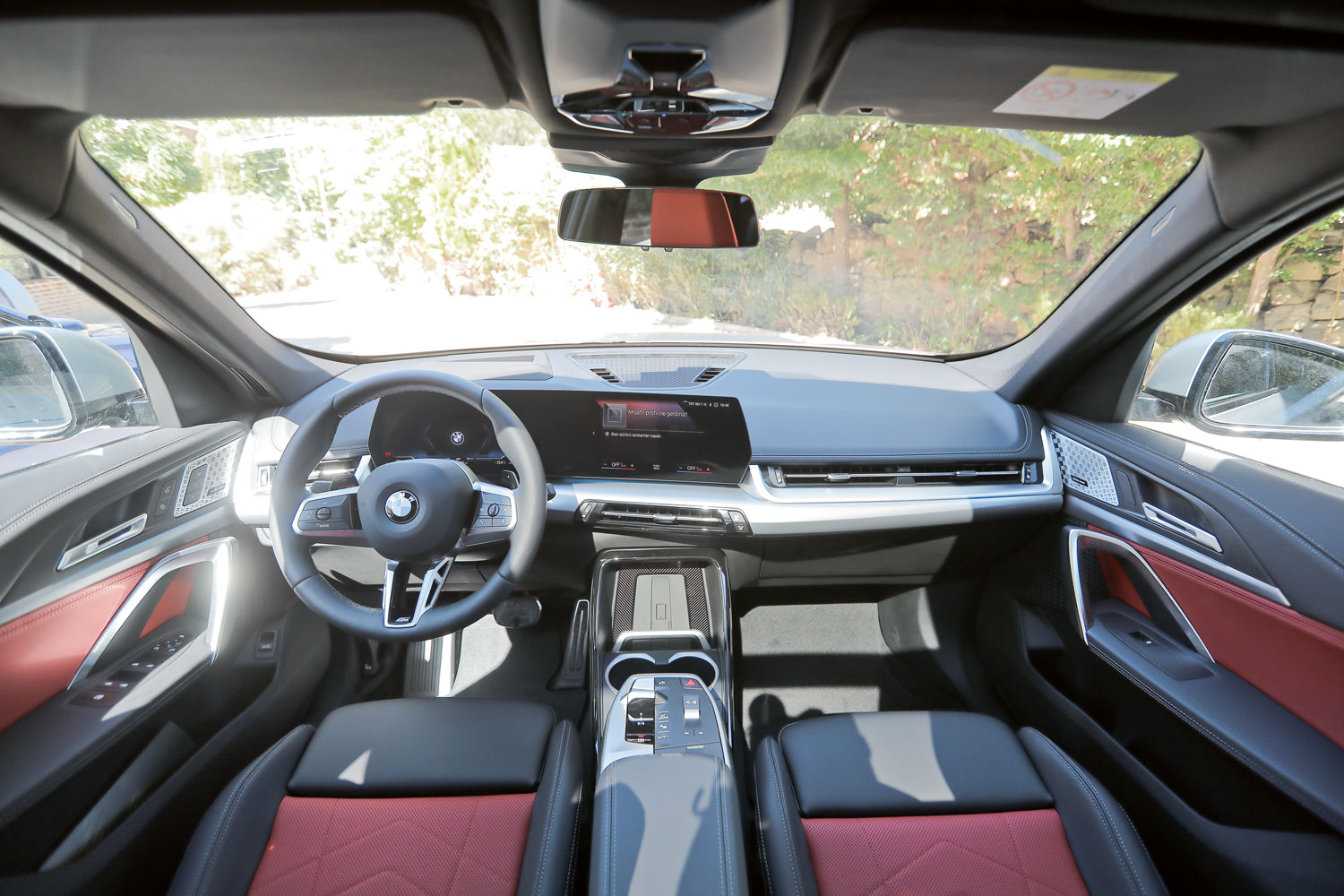 BMW 320i Sedan iç mekan özellikleri