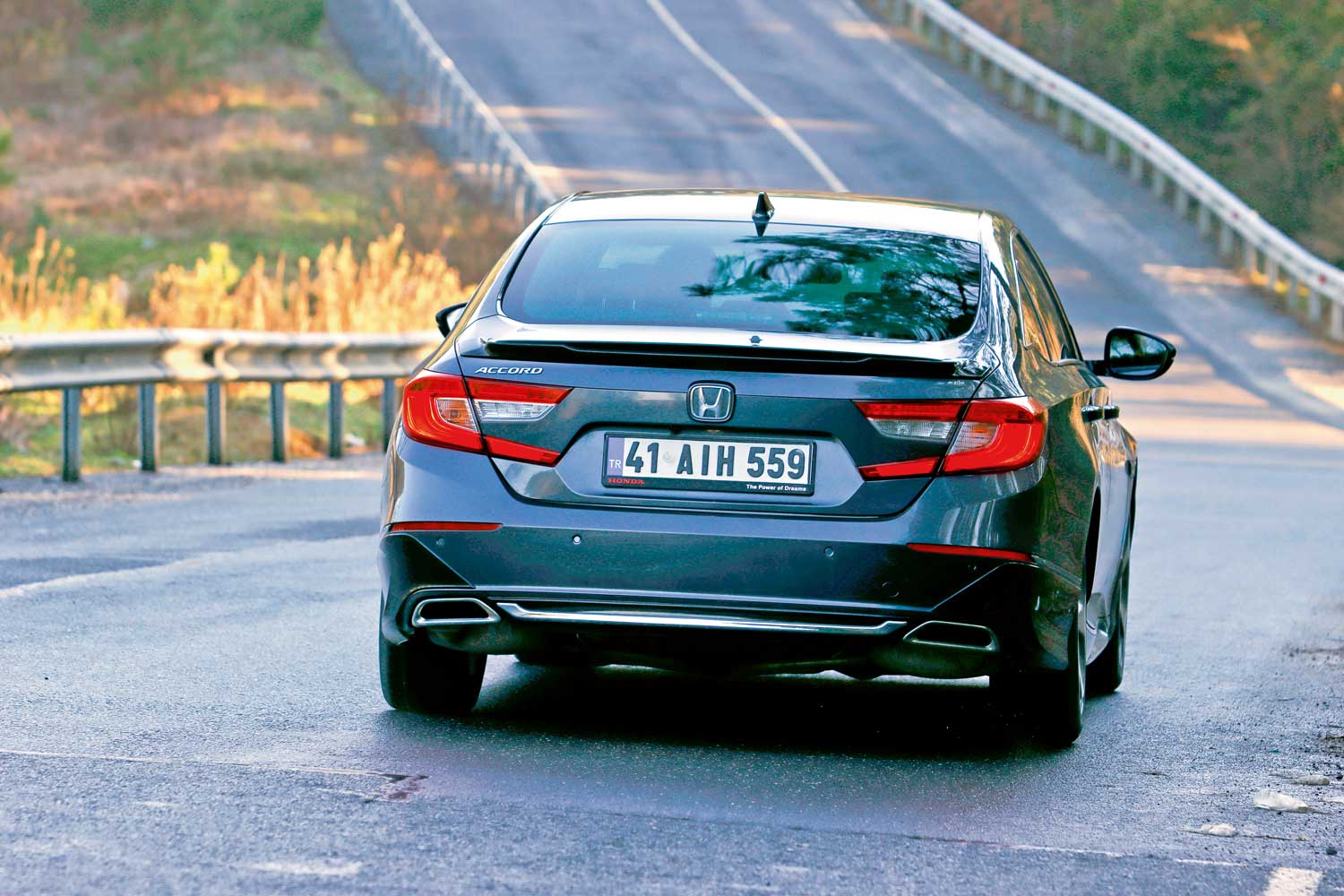 Honda Accord egzoz çıkışı