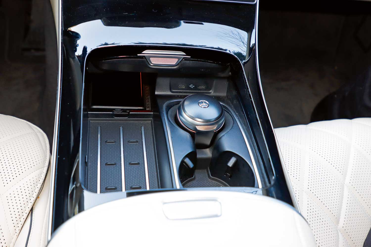 Mercedes-Benz S şarj bölümü