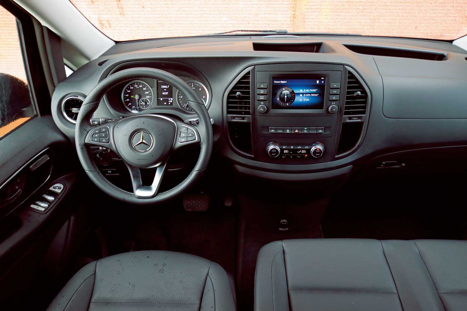 Mercedes-Benz V konsol tasarımı