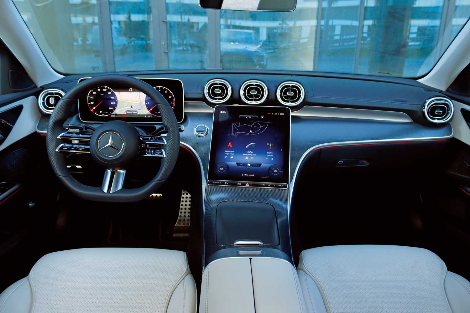 Mercedes-Benz C multimedya göstergesi