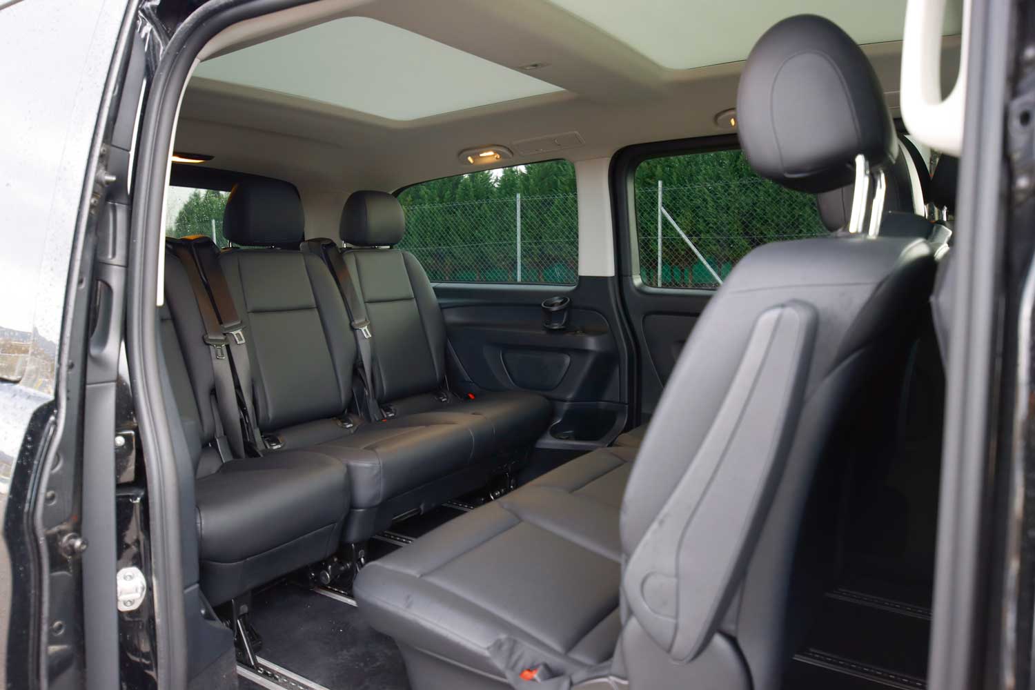 Mercedes-Benz V aydınlık arka yaşam alanı