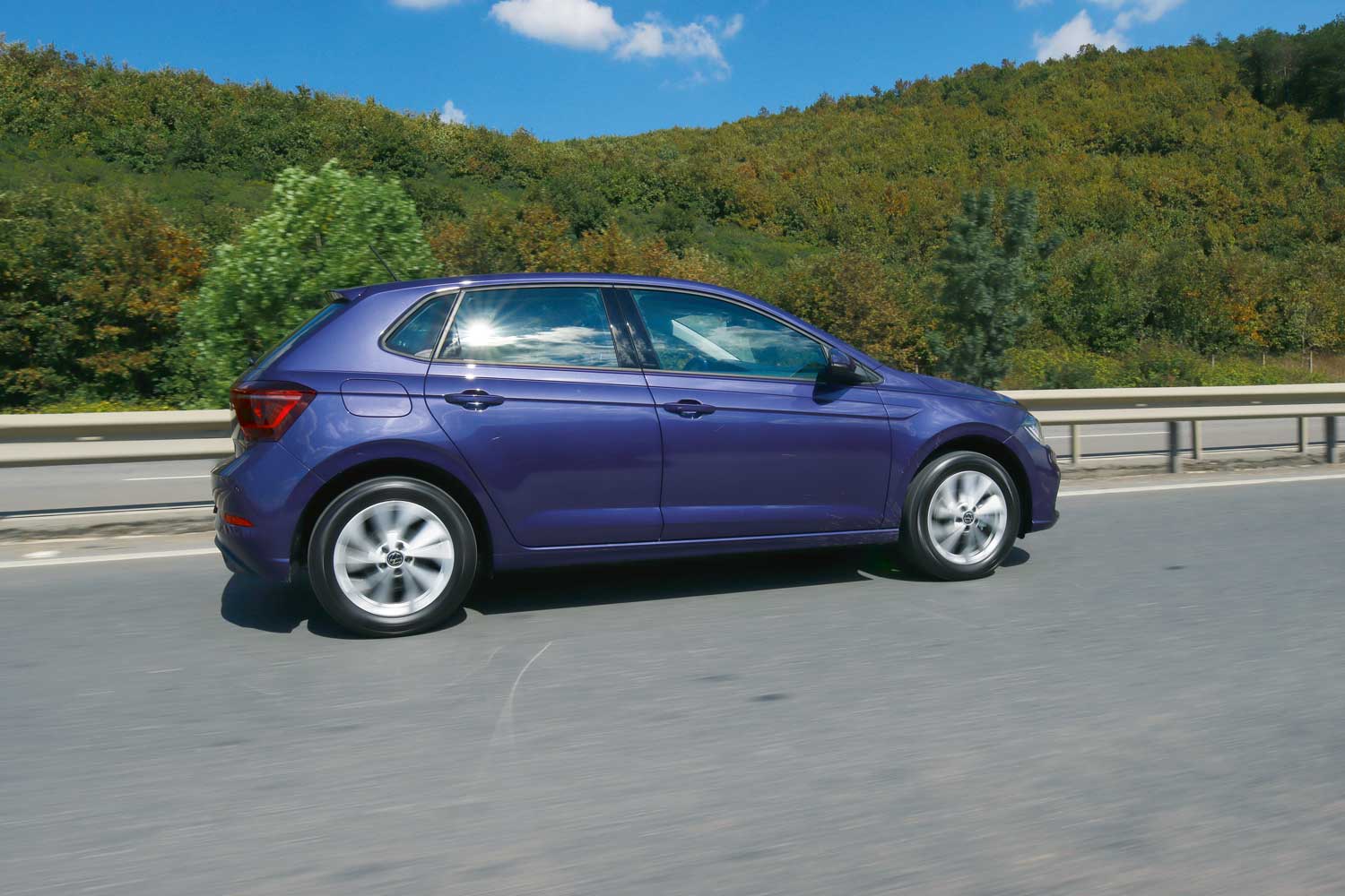 VW Polo menekşe moru