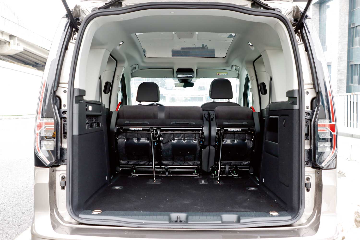 VW Caddy geniş yükleme alanı