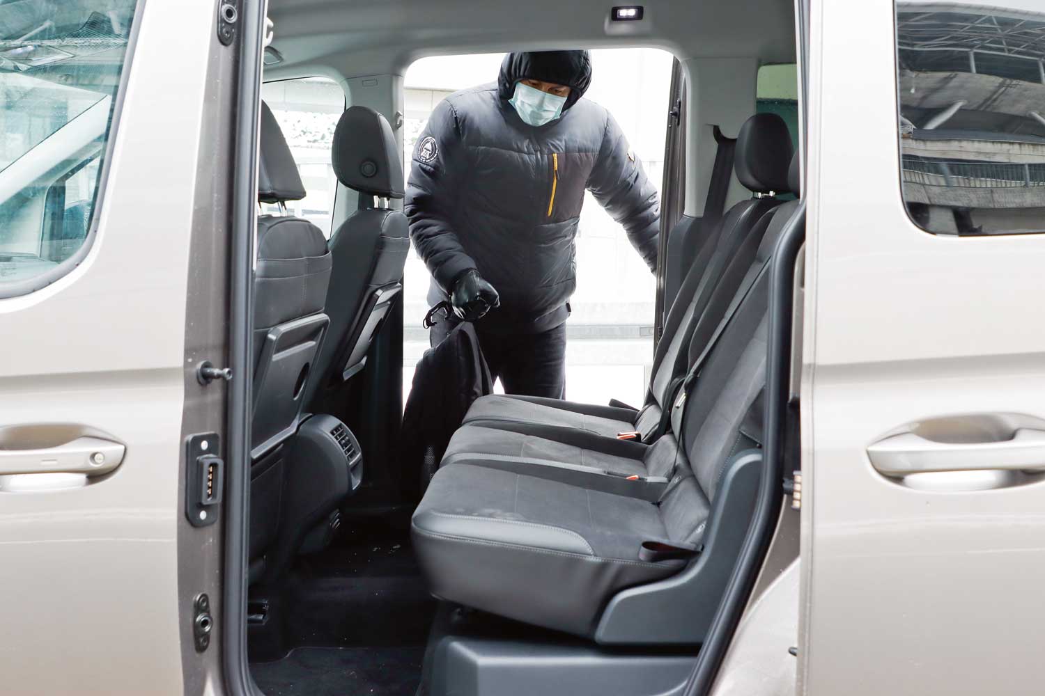 VW Caddy sürgülü arka kapılar