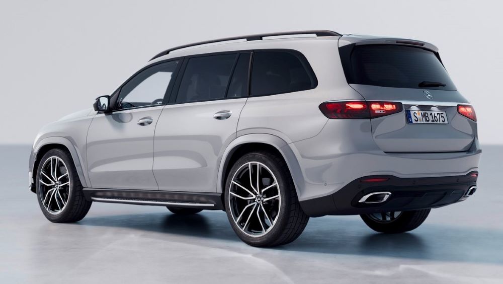 Makyajlı Mercedes-Benz GLS'nin detayları yenilendi.