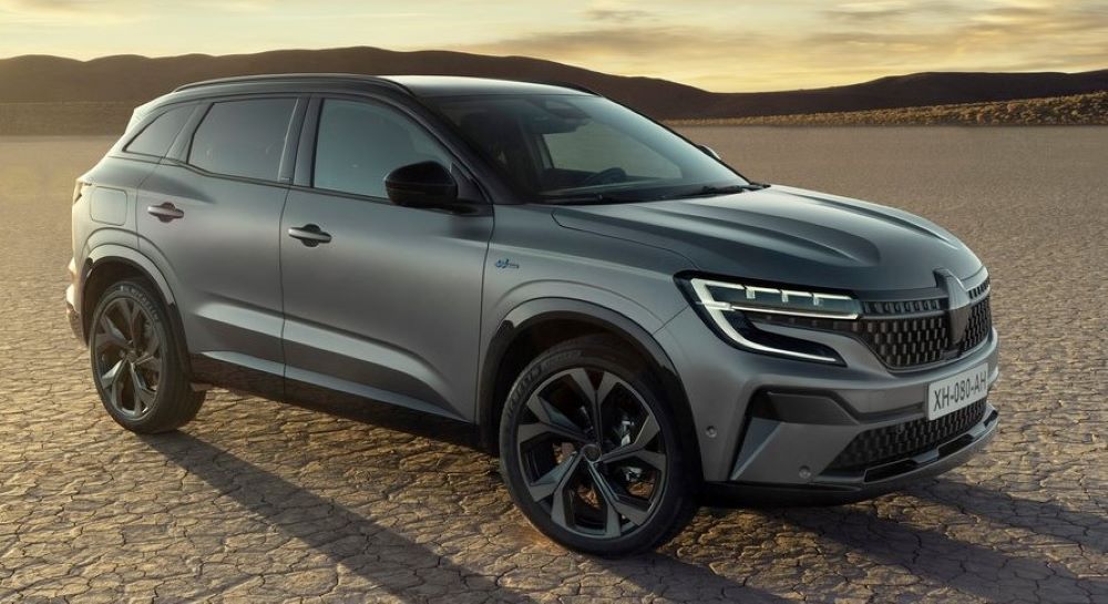 Renault Austral hafif hibrit motora sahip.