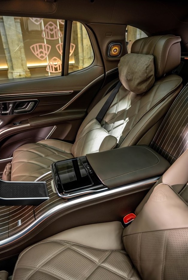 Mercedes-Maybach EQS 680 SUV