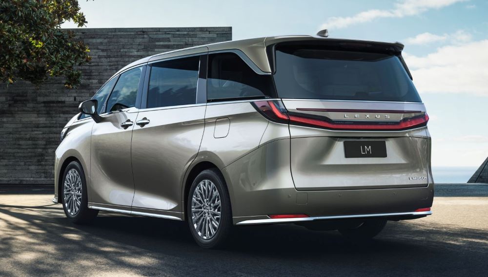 Lexus LM hibrit motora sahip