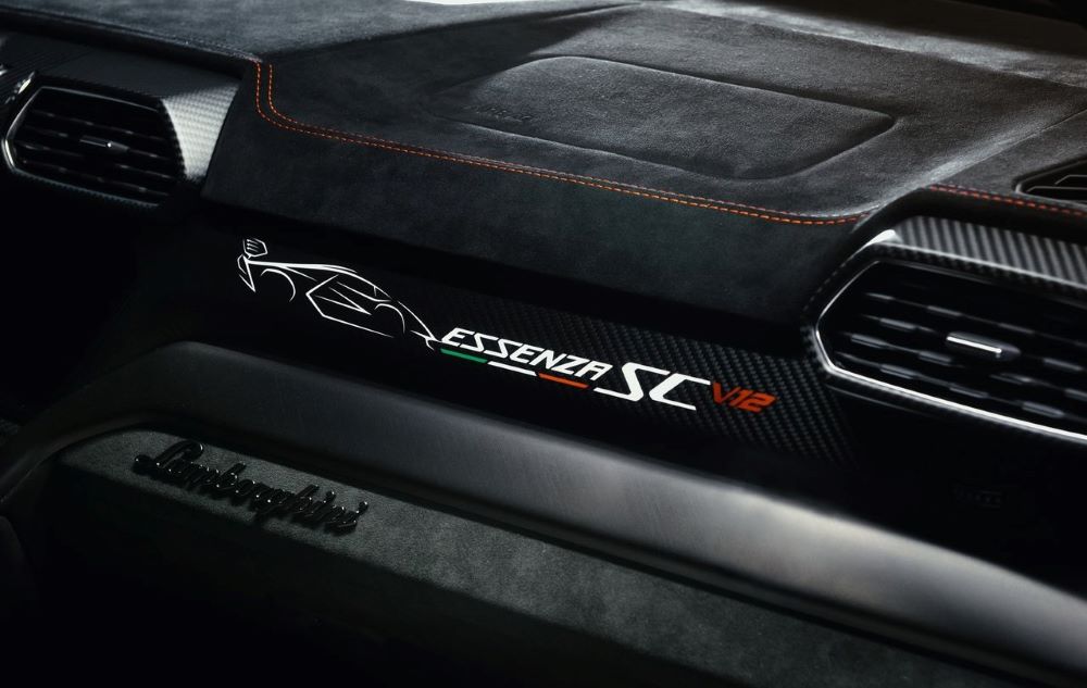 Lamborghini Urus Performante Essenza SCV12