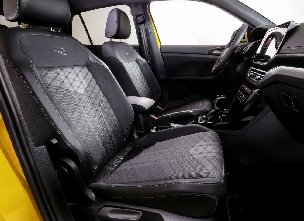 Makyajlı VW T-Cross'un malzeme kalitesi arttı.