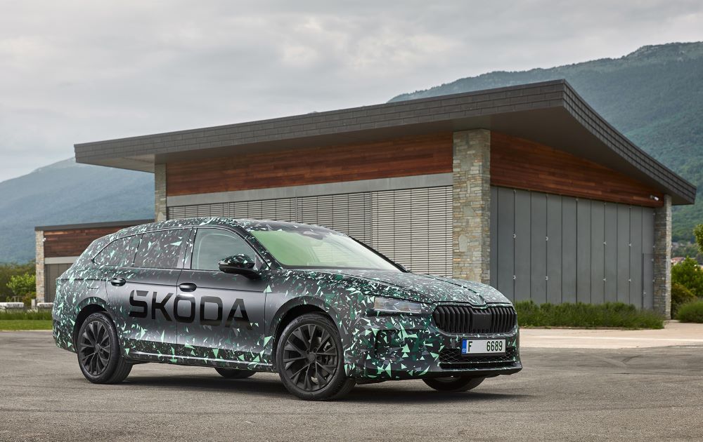 Yeni nesil Skoda Superb Kasım'da tanıtılacak