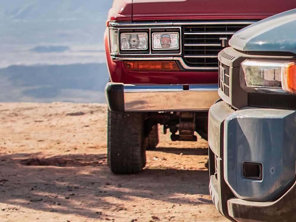 Toyota Land Cruiser Prado ve 1980 ile 1992 yılları arasında üretilen Toyota Land Cruiser 60 Serisi