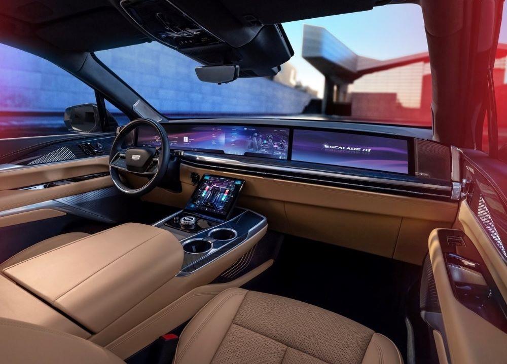 Devasa ekranlı iç mekan