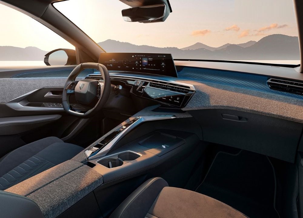 Peugeot E-3008’in iç mekanı