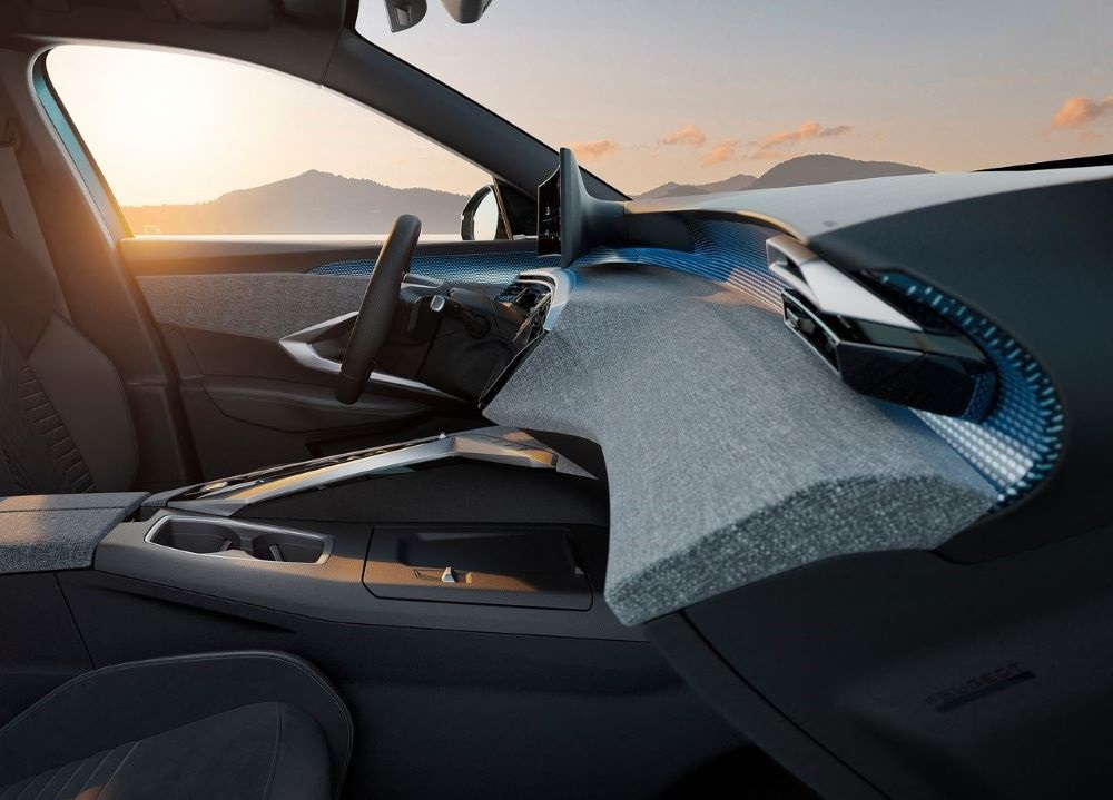 Peugeot E-3008’in İç mekan detayları