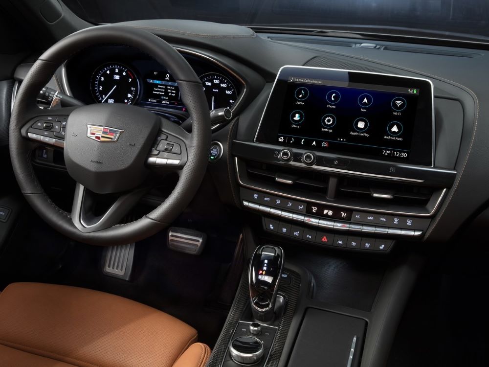 Cadillac CT5'in 2020 ile 2023 yılları arasındaki kokpiti