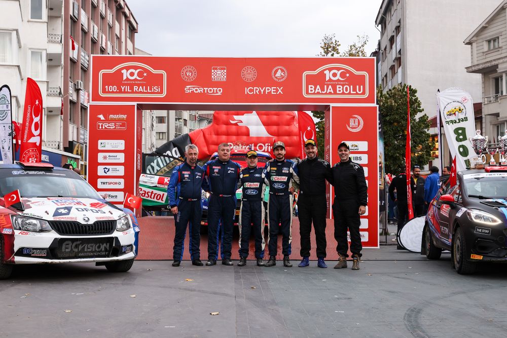 Ralli Pilotları Podyumda