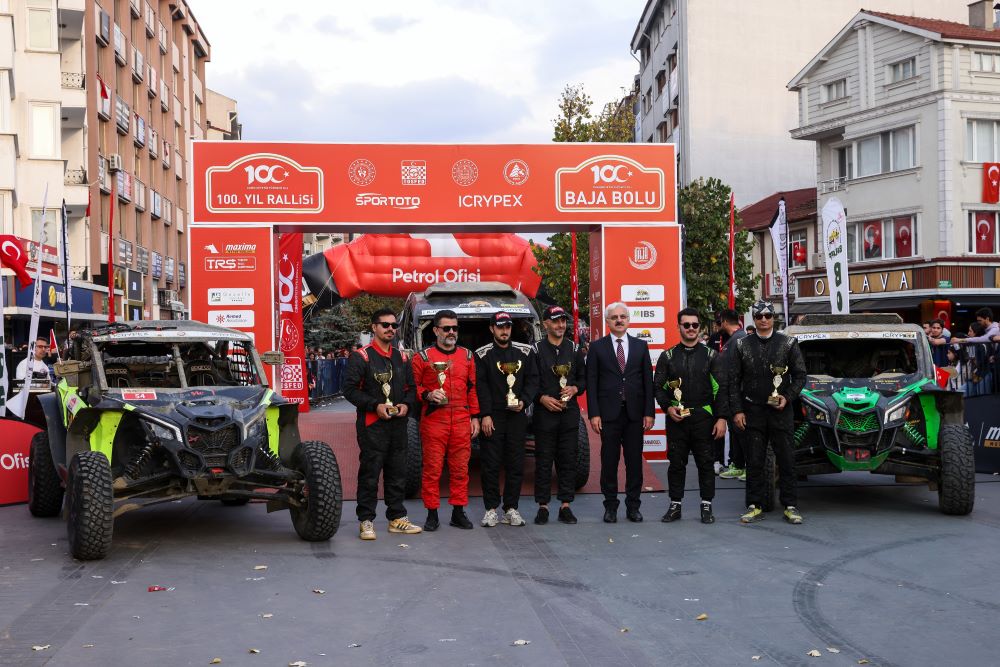 Baja Pilotları Podyumda