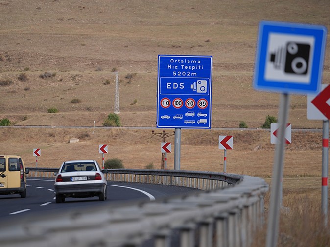 Hız Sınırında %10 Tolerans Devri Kapanıyor mu? Sürücüleri Bekleyen Yeni Düzenleme Kapıda!