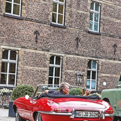 Jaguar E-Type 3.8 Cabrio ve Land Rover 88 Karşılaştırması