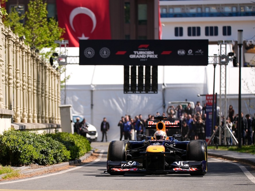 Formula 1, 2027'den İtibaren İstanbul Park'a Geri Dönüyor: 5 Yıllık Dev Anlaşma İmzalandı