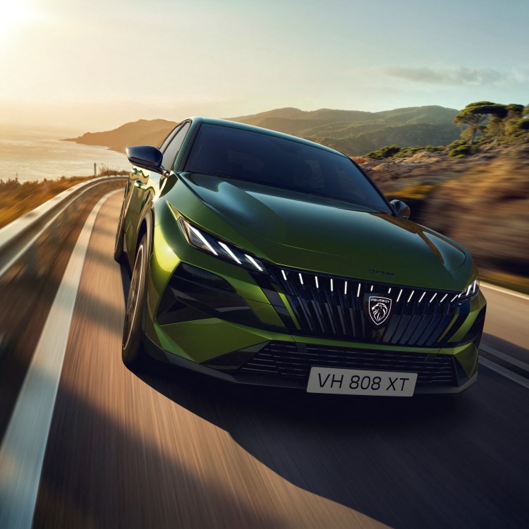 Yeni Peugeot 408 Hybrid 145 İncelemesi