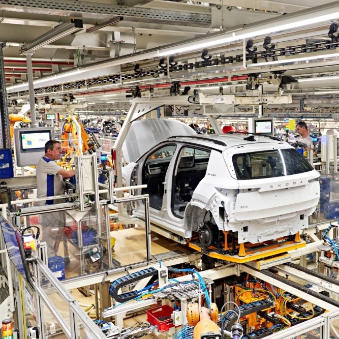 Škoda’nın En Ucuz Elektrikli SUV Modeli Epiq Seri Üretime Girdi!