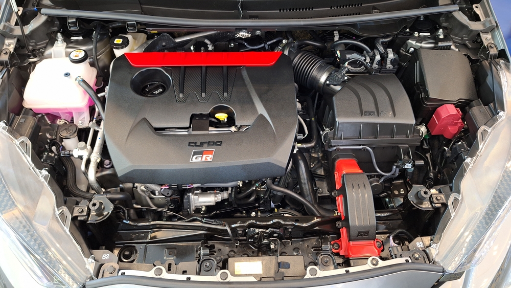 Üç silindirli motorlar performans otomobillerinde de kullanılıyor