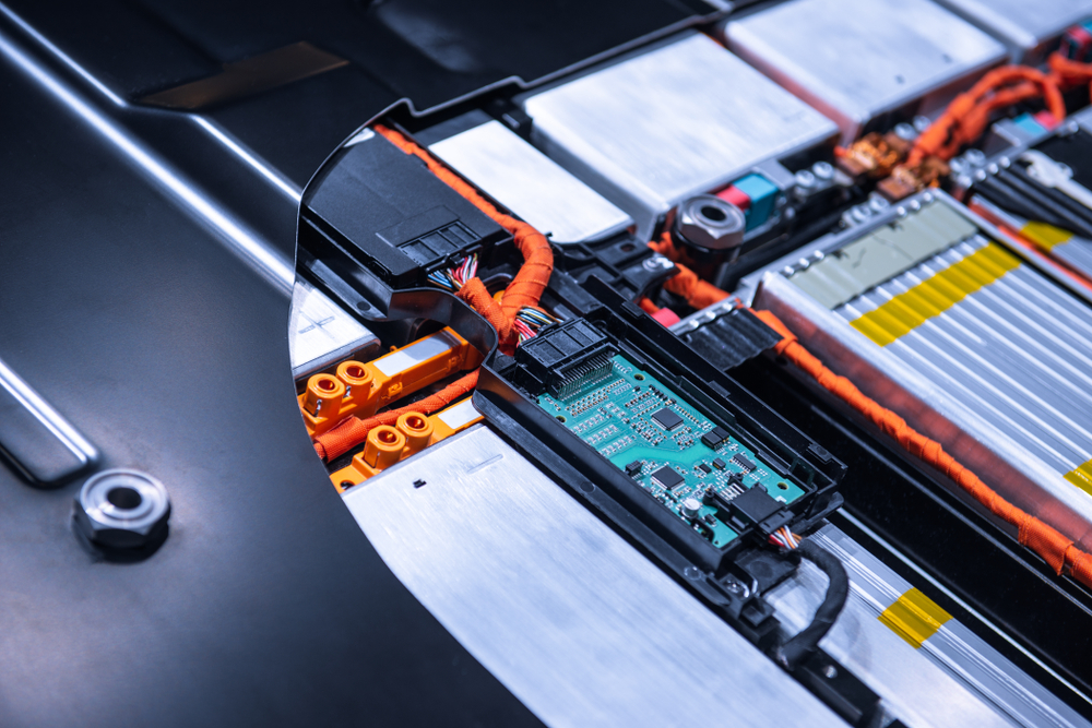 Batarya paketi hücrelerin yanında elektronik kontrol birimleri de taşıyor