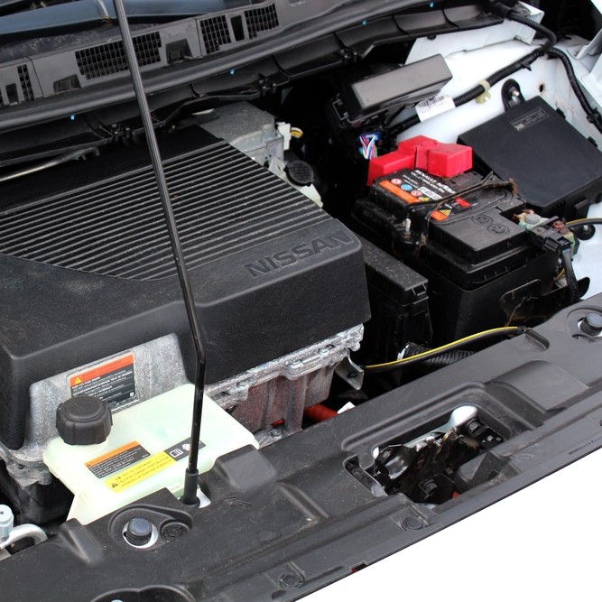Elektrikli otomobillerde 12 voltluk akü ne işe yarıyor?