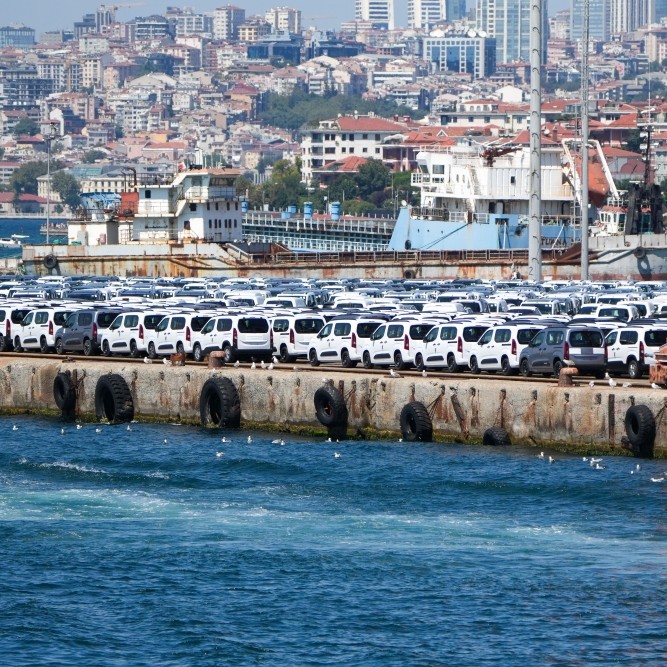 Türkiye otomotiv sektörünün Ocak-Eylül 2026 döneminde Avrupa Birliği ülkelerine yaptığı 22,95 milyar dolarlık ihracatın toplam ihracattaki payını gösteren grafik.