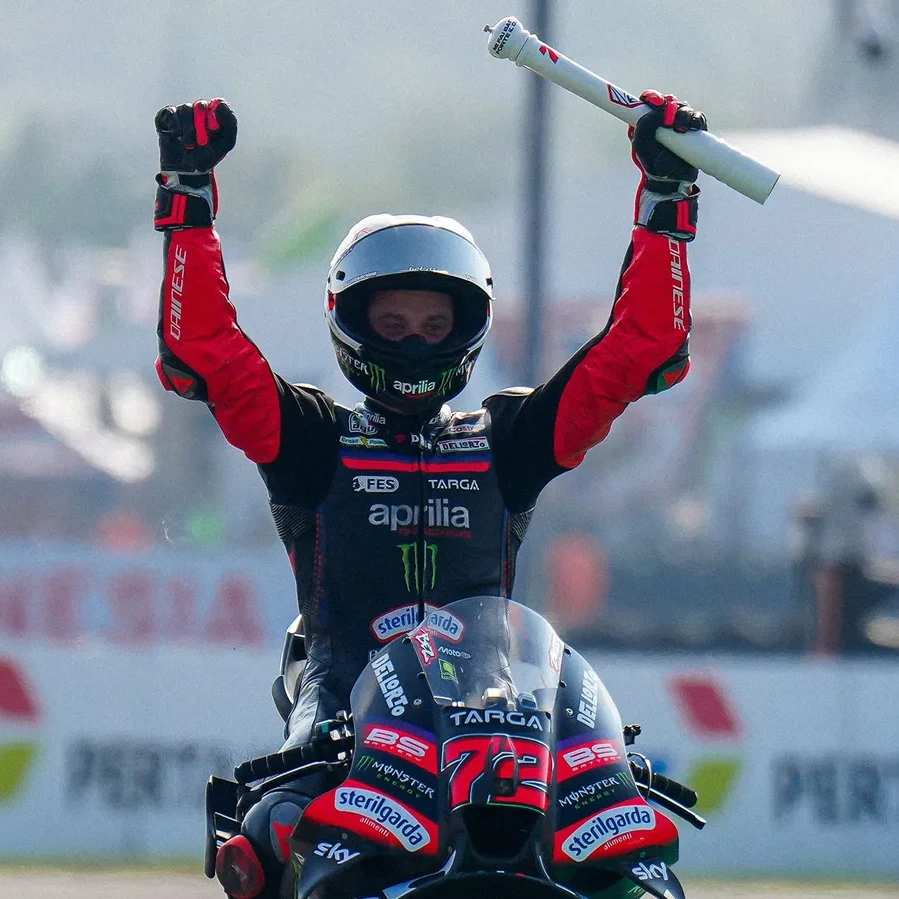Marco Bezzecchi'nin kazandığı 2026 Endonezya MotoGP yarışında Aprilia pilotlarının ilk dört sırayı aldığı Mandalika mücadelesi.