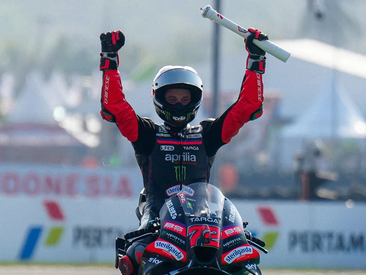 Marco Bezzecchi'nin kazandığı 2026 Endonezya MotoGP yarışında Aprilia pilotlarının ilk dört sırayı aldığı Mandalika mücadelesi.