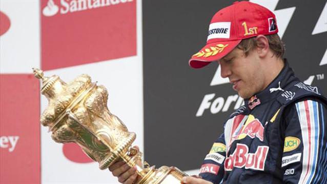 İngiltere'de Vettel arkasına bakmadı