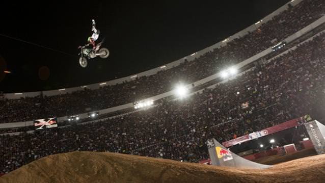 Uçan motosikletler İspanyol arenasında