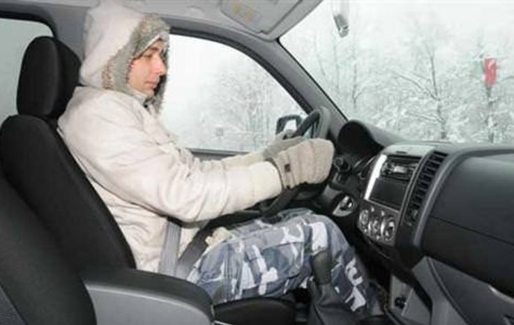 Kışın otomobil kullanırken ideal kıyafetler