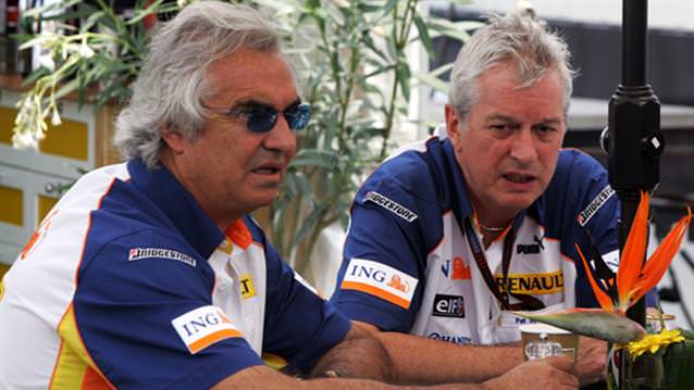 Briatore ve Symonds Renault'dan kovuldu