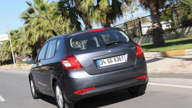 Kia cee'd benzinli motorlara kavuştu