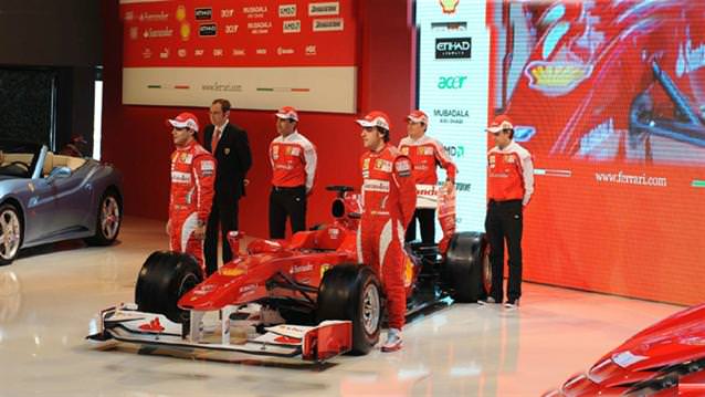 Ferrari F10'un örtüsünü kaldırdı