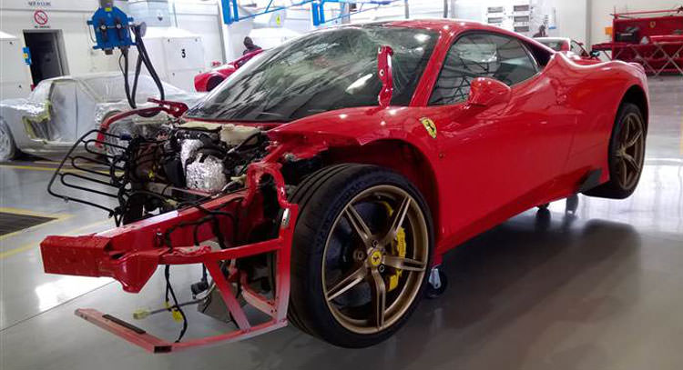 Kazalı Ferrari 200 Bin Dolara Alıcısını Bekliyor