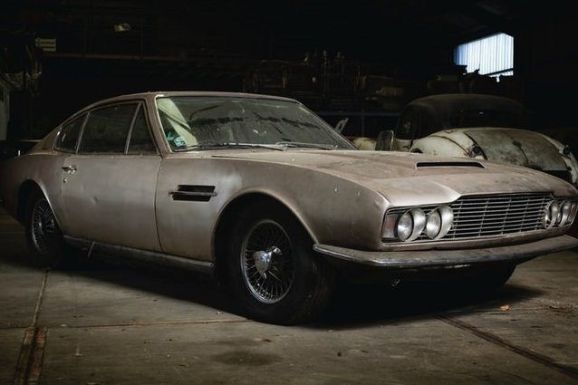 Çiftlikte Unutulan Aston Martin